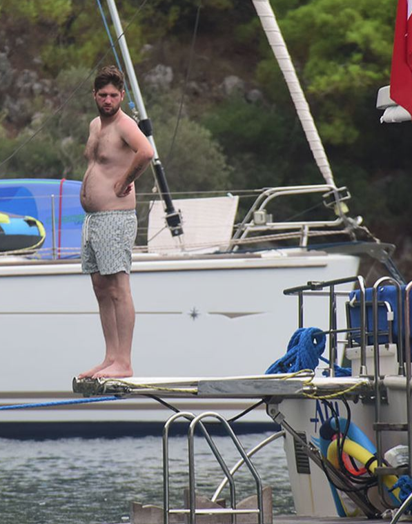 Gizem Karaca'ya ne olmuş! Tatilde böyle yakalandı hem o hem eşi... - Resim: 4