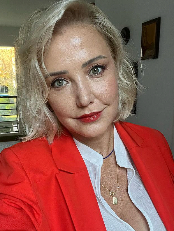 Berna Laçin, tekerlekli sandalyede! Acil olarak hastaneye kaldırıldı, yürümesi dahi yasaklandı - Resim: 4