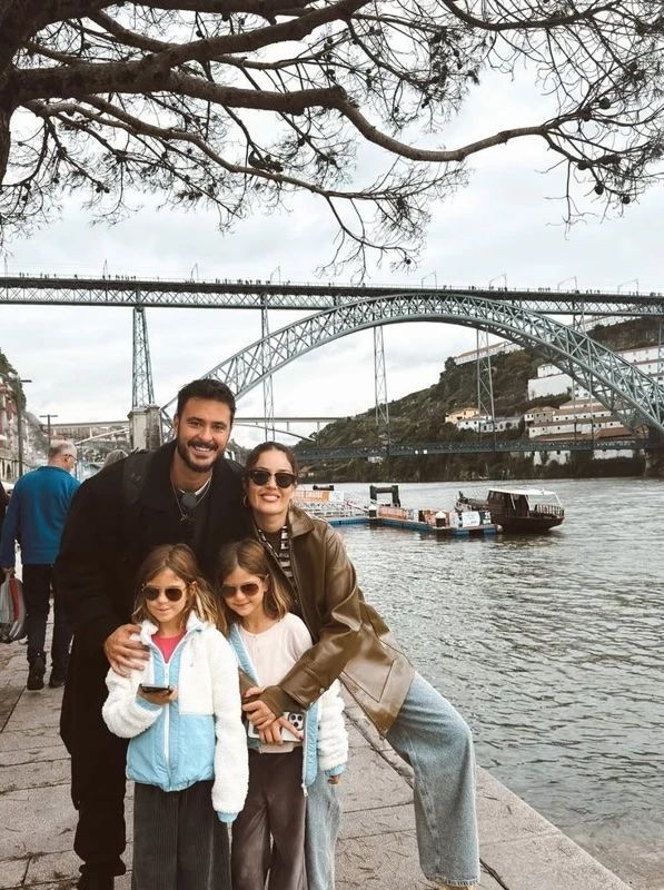 Ayrılıp tatile gitmişlerdi! Pelin Akil ve Anıl Altan çocuklarıyla Porto'da... - Resim: 3