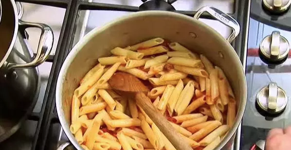 Makarna suyunu asla lavaboya dökmeyin bunu yapmayın! - Resim: 2