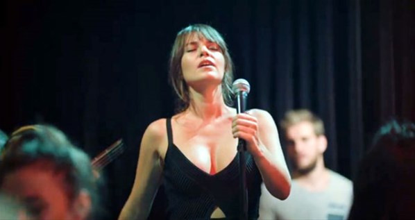 Aslı Enver göğüs estetiği yaptırdı! Kendini dekolteye vurdu! - Resim: 1