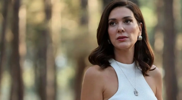 Bergüzar Korel'den makyajsız ve pijamalı paylaşım! Sosyal medya resmen yıkıldı - Resim: 5
