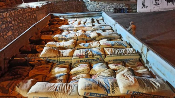 Çimento torbalarının altından 78 Afgan göçmen çıktı - Resim: 0