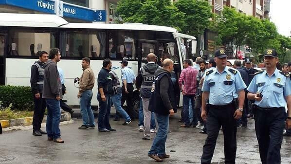 Soma'da avukatlara ters kelepçeli gözaltı  - Resim: 4