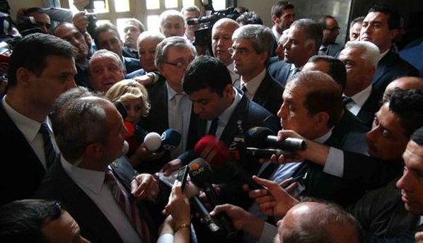 Kemal Kılıçdaroğlu grup toplantısına böyle geldi - Resim: 3