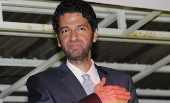 Hakan Taşıyan kaç yaşında aslen nereli evlendi mi eşi kim? - Resim: 0