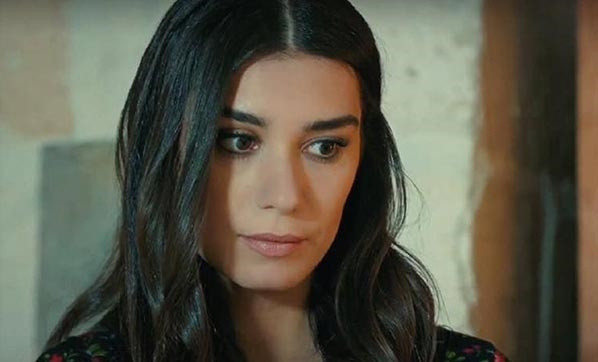 Burcu Kıratlı Sinan Akçıl ile evlendi mi kaç yaşında? - Resim: 1