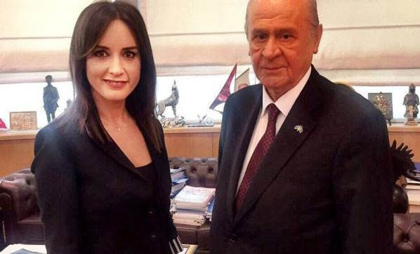 Nazlı Çelik siyasete girecek mi o kolye meğer... - Resim: 4