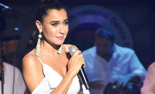 Şevval Sam şehit bebek ve annesi için söyledi... - Resim: 4