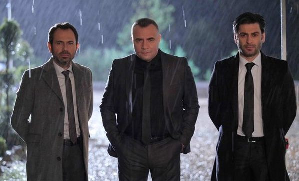 ATV Eşkıya Dünyaya Hükümdar Olmaz'a Pelin Akil geldi bakın hangi rolde - Resim: 2