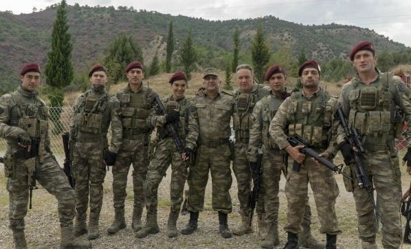 Savaşçı dizisinden Berk Oktay Yasak Elma'ya geçmişti dizi bir kayıp daha verdi - Resim: 4