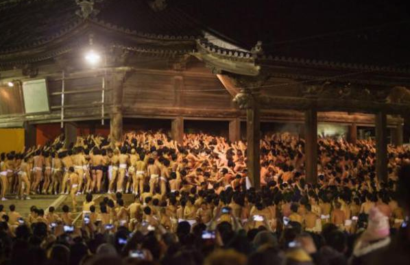 Binlerce erkek onun için soyundu - Resim: 4