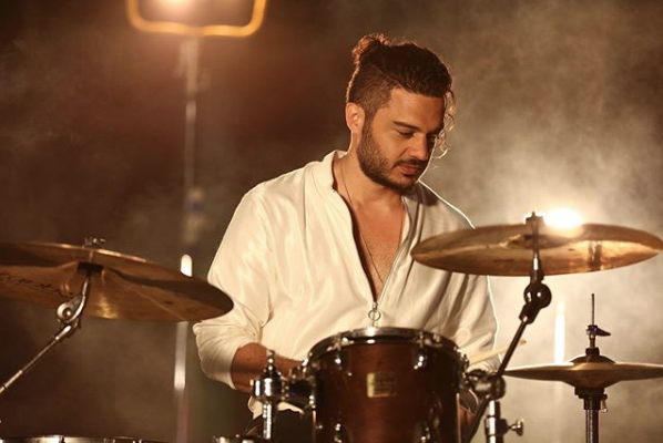 Hayranları İlyas Yalçıntaş'a ellerine geçeni fırlattılar bakın sebebi ne - Resim: 2