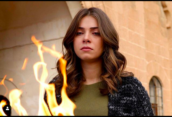 Hercai'nin sinsi Yaren'inden bikinili yazlık pozlar! İlay Erkök'ün havuz başı halleri - Resim: 3