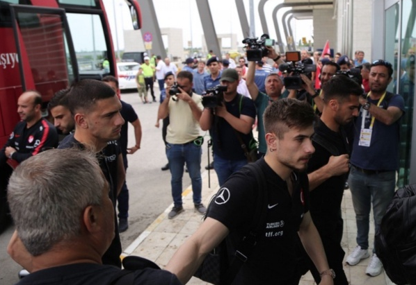 Şahan Gökbakar'dan siyasilere sert mesaj: Düşman etmeyi bırakın - Resim: 2