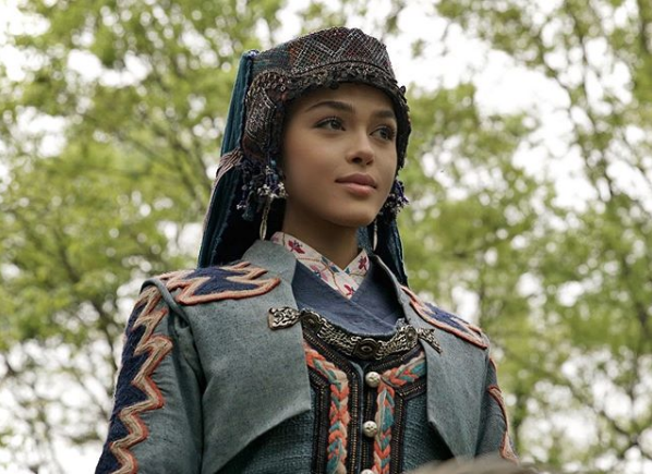 ATV Kuruluş Osman dizisinin yıldızı Aslıhan Karalar karantinada böyle kutlama yaptı - Resim: 1