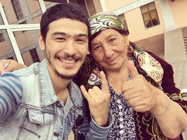 Dünya 78 yaşındaki rapçi nineyi konuşuyor Mariam Amrayeva'ya tanışın - Resim: 2