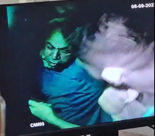 Antalya’da taksi şoförünü öldüresiye dövdüler, o anlar kamerada - Resim: 2