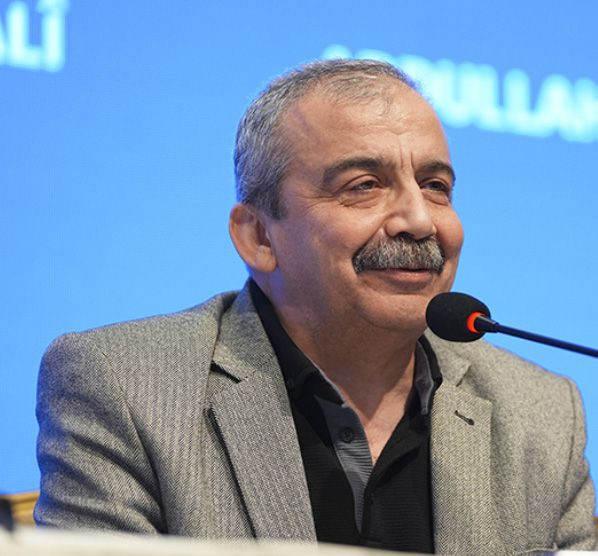 Sırrı Süreyya Önder'in ölümü sonrası saçlarını kazıtmıştı! Sezen Aksu'nun son hali ortaya çıktı - Resim: 1