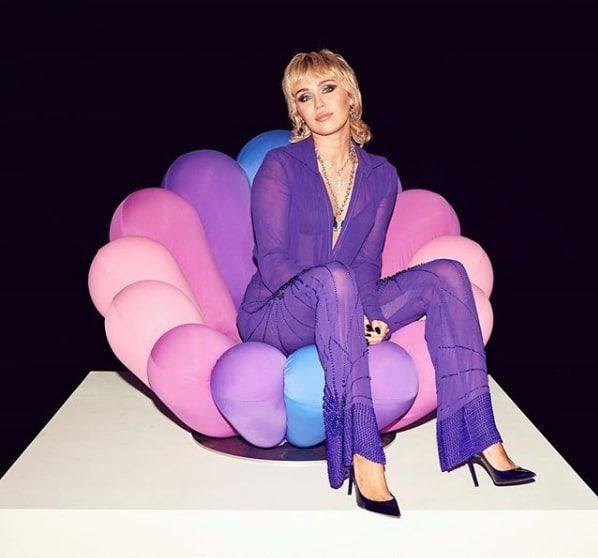 Miley Cyrus UFO'larla yaşadıklarını anlattı duyanlar kahkahalara boğuldu - Resim: 2