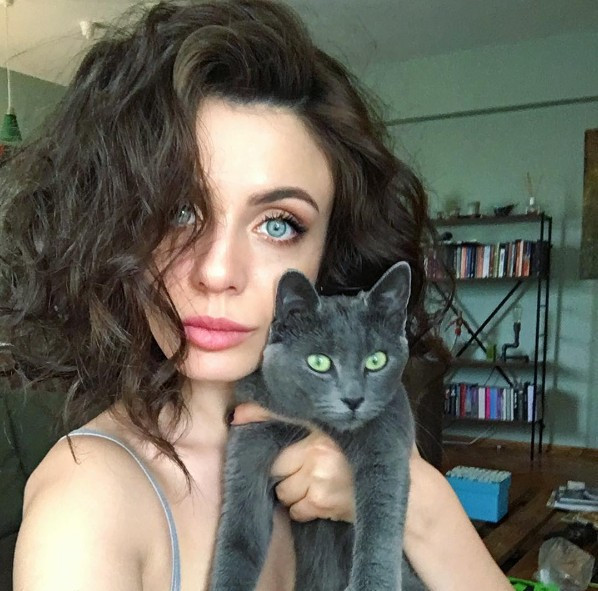 Başak Parlak kimdir Şevkat Yerimdar'daki Esin'e bir de böyle bakın - Resim: 4