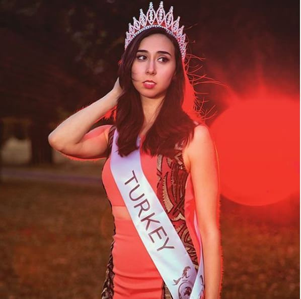 Kimdir bu Ecem Uzgör herkes 'güzel' sanınca olay oldu! - Resim: 4