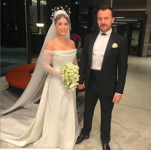 Hamileliğinin 6. ayında olan Hazal Kaya bikinili fotoğrafını paylaştı! Bebeğinin ismini de açıkladı - Resim: 1