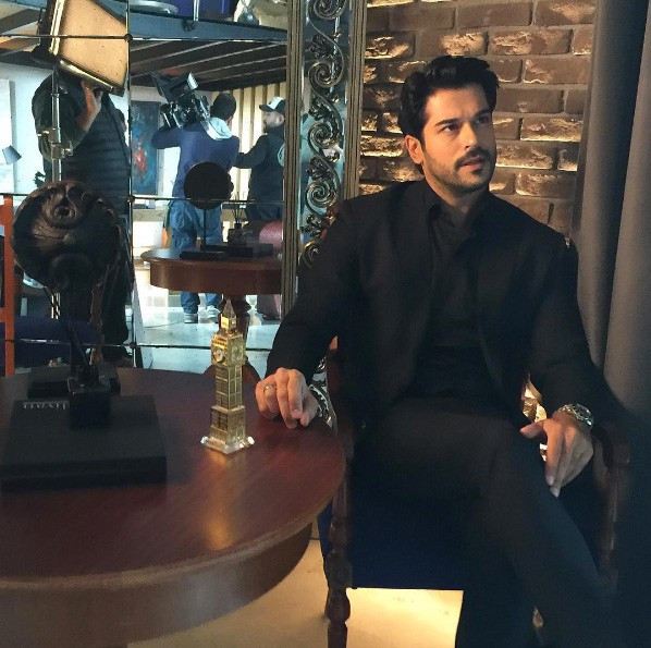 Mahlagha Jaberi'den Burak'a "Profesyonel bir ünlü değil!'  - Resim: 2