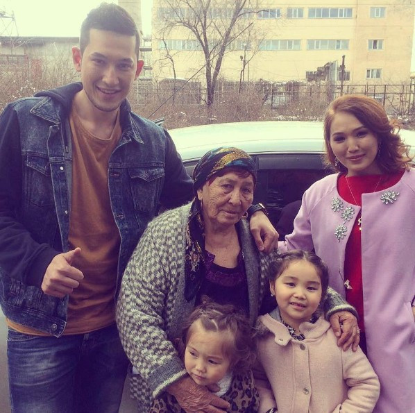 Dünya 78 yaşındaki rapçi nineyi konuşuyor Mariam Amrayeva'ya tanışın - Resim: 3