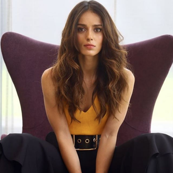 Bestemsu Özdemir panik yapınca muhabirin ayağını ezdi! - Resim: 3