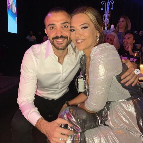 Demet Akalın ve Okan Kurt'un partisinde Seda Sayan ve Aleyna Tilki karşılıklı göbek attı - Resim: 1