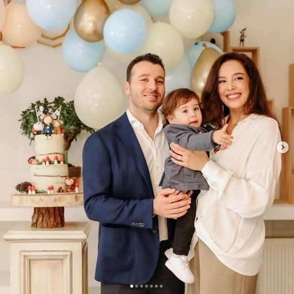 Azra Akın aşka geldi Dünya Güzeli eşi Atakan Koru'yla paylaşımına beğeni yağdı - Resim: 4