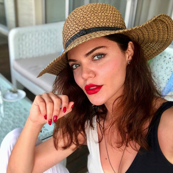 Bir Zamanlar Çukurova'nın yıldızı Hilal Altınbilek takipçilerini inandıramadı paylaşımı olay - Resim: 1