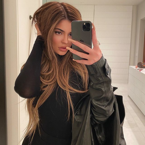 Kylie Jenner'dan koronavirüsle mücadelede yeni hamle üretime geçti - Resim: 4