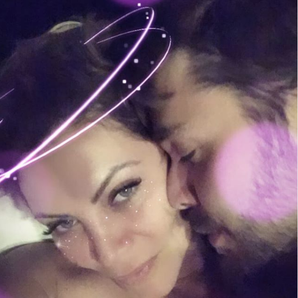 Seray Sever eşi Eray Sünbül ile yatak pozunu böyle önlem alıp paylaştı - Resim: 3