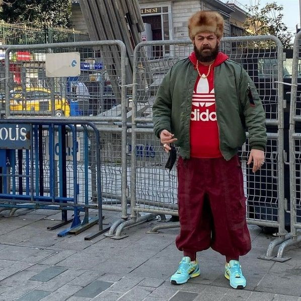 Bahadır Ünlü eşinin restoranında yemeği beğenmeyen müşteriyi silahlı pozuyla tehdit etti - Resim: 4