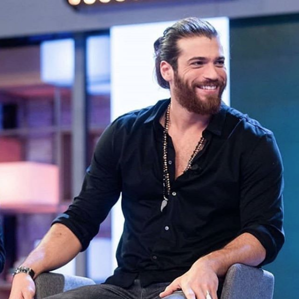 Can Yaman iyice belden aşağı indi : 'Arka odaya geçelim kanıtlarım' - Resim: 4