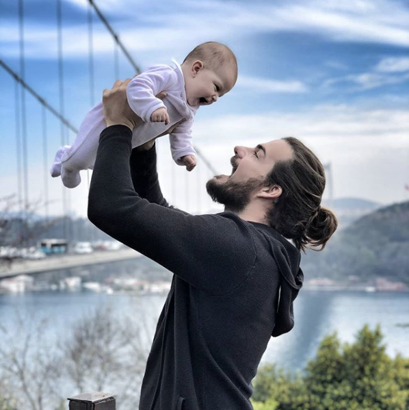 Survivor'dan dönen Hakan Hatipoğlu karantinadan çıktı ailesine kavuştu - Resim: 1