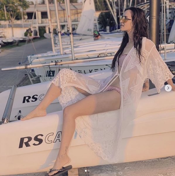 Sen Anlat Karadeniz yıldızı İrem Helvacıoğlu bikinili haliyle ortalığı yaktı! - Resim: 2