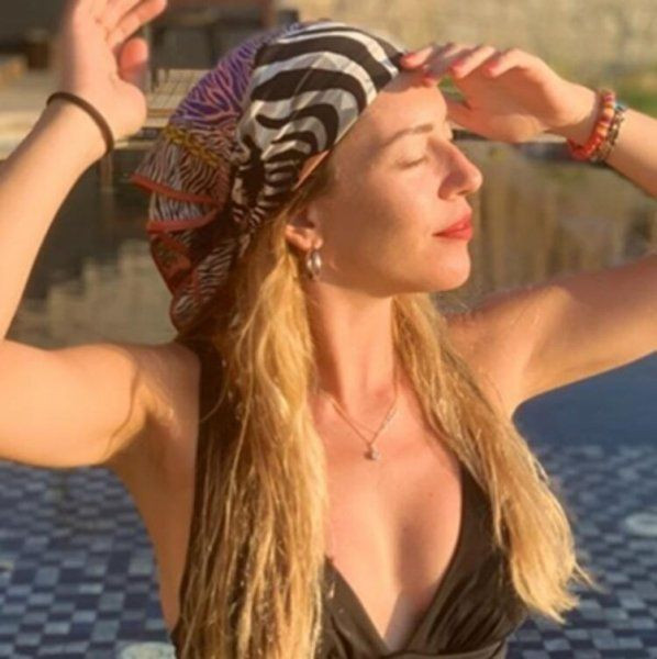 Sinem Kobal'ın havuz pozu görenleri büyüledi! Binlerce beğeni yağdı - Resim: 3