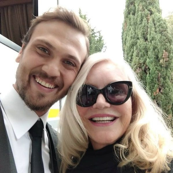 Suna Yıldızoğlu babasının cenazesine internet üzerinden katılacak - Resim: 4