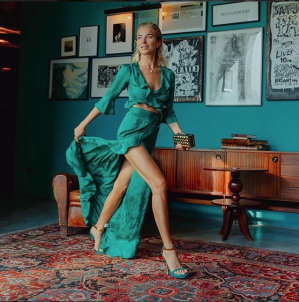 Evsiz kalan Burcu Esmersoy çareyi bakın nerede buldu - Resim: 4