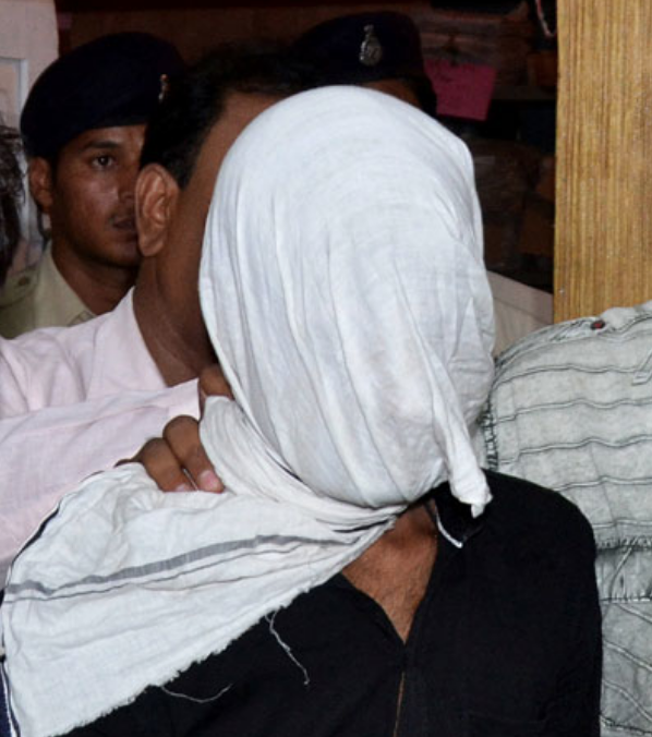 Biri tecavüz etti diğeri videoya çekti! Dünya böyle ayağa kalktı - Resim: 3