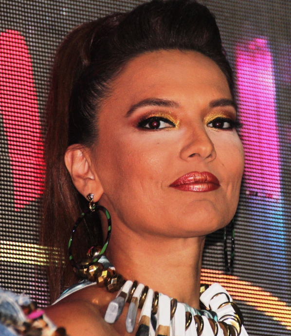 Demet Akalın kıyafetiyle şaşırttı herkese ateş püskürdü - Resim: 1