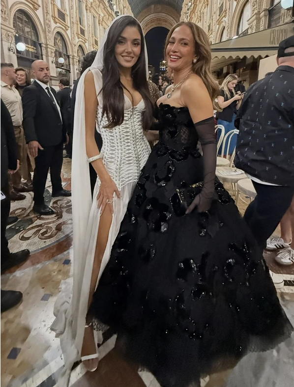 Hande Erçel ve Jennifer Lopez'den yeni kare... - Resim: 4
