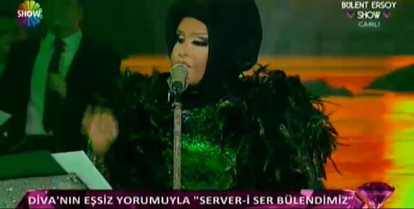 Bülent Ersoy Başörtüsü ile ilahi okudu - Resim: 1