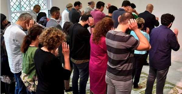 FETÖ'nün Geothe Camisi'ne bakın imamı olay! - Resim: 1