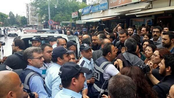 Soma'da avukatlara ters kelepçeli gözaltı  - Resim: 1