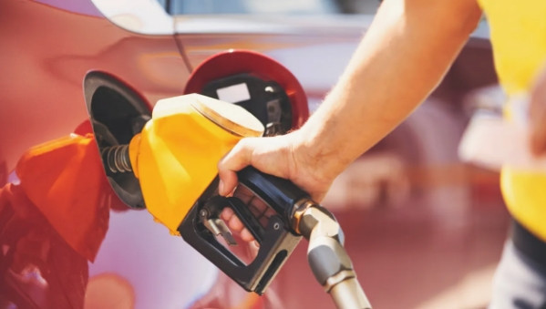 Motorin fiyatları uçuşa geçiyor, benzine indirim! Bu gece pompada - Resim: 4