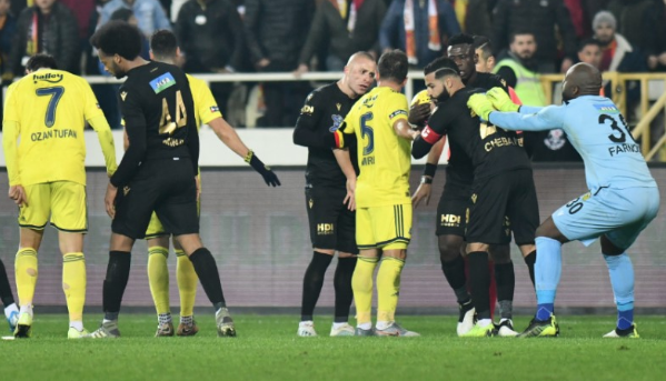 Emre Belözoğlu'ndan Gökhan Töre'ye: Bırakın gelsin bırakın! - Resim: 0